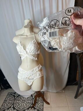 🤍 Adore Me White Lace Lingerie Set – Bra XL + Panties M (2 Pair) 🤍